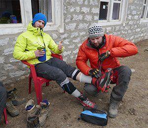 Swetts guider gör det lilla extra för att vandringen mot Everest Base Camp ska bli njutsam