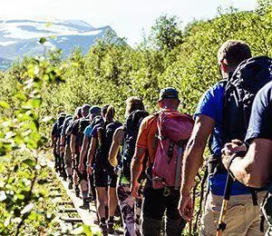Vi vandrar hemåt efter att ha bestigit Sveriges högsta berg - Kebnekaise