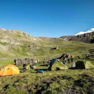 Tältläger på vägen mot Elbrus